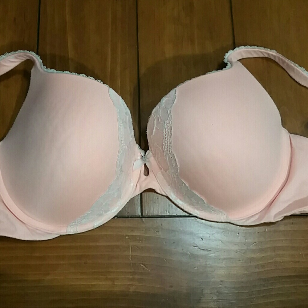 Body by Victoria Secret bra.